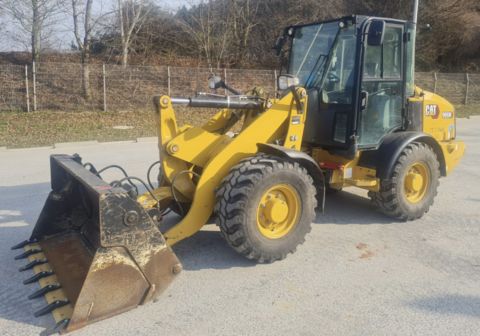CAT 906M