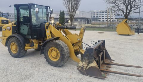 CAT 906 M
