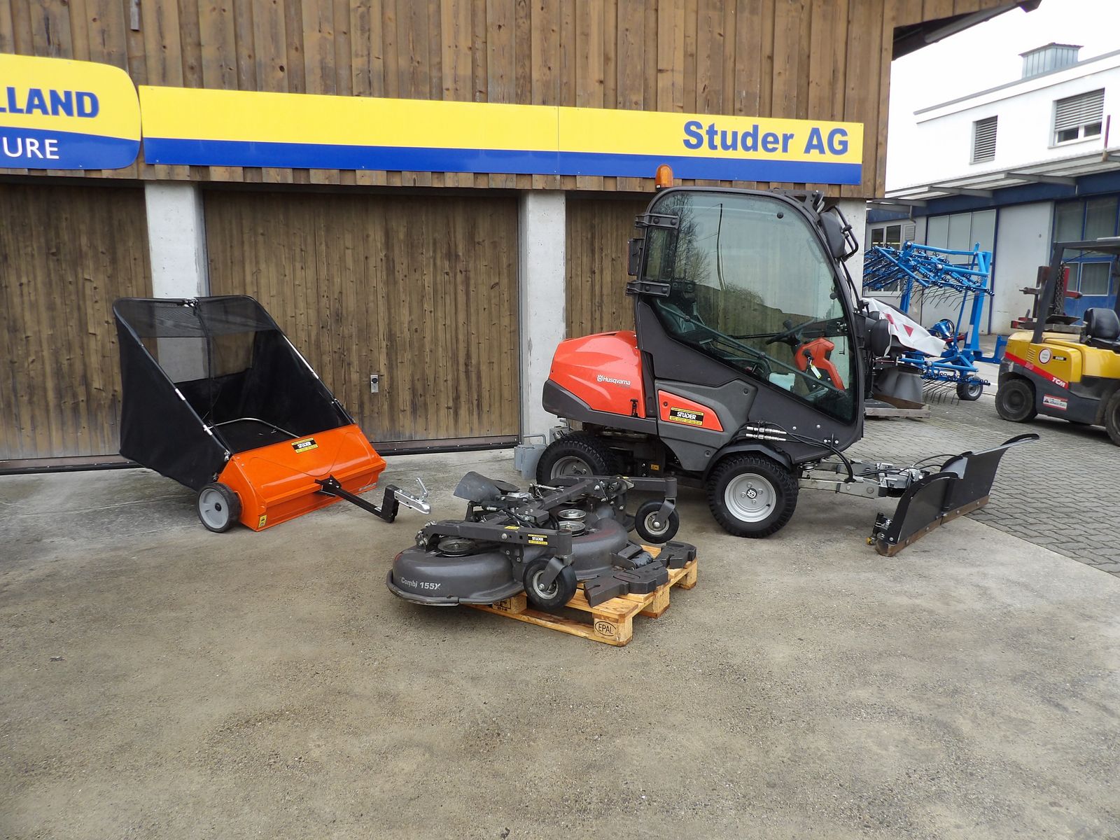 Husqvarna, Kommunal-Aufsitzmäher P 525 D Cab, 2016