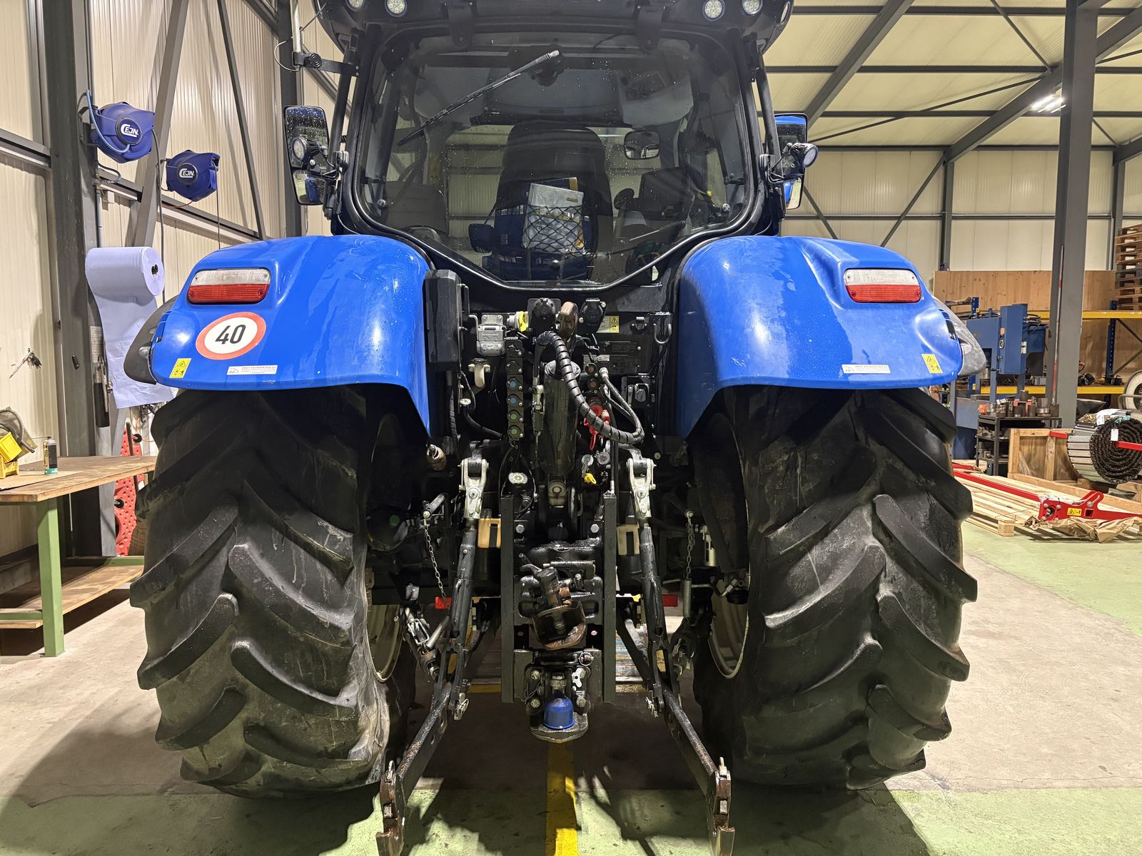 New Holland T6.180 Auto Command SideWinder II (Stage V)  2