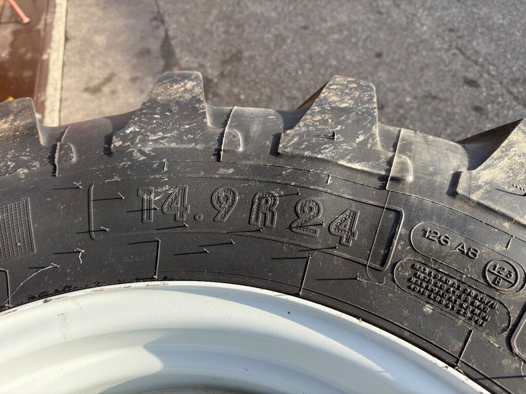 Steyr 14.9R30 / 380/85R24 2