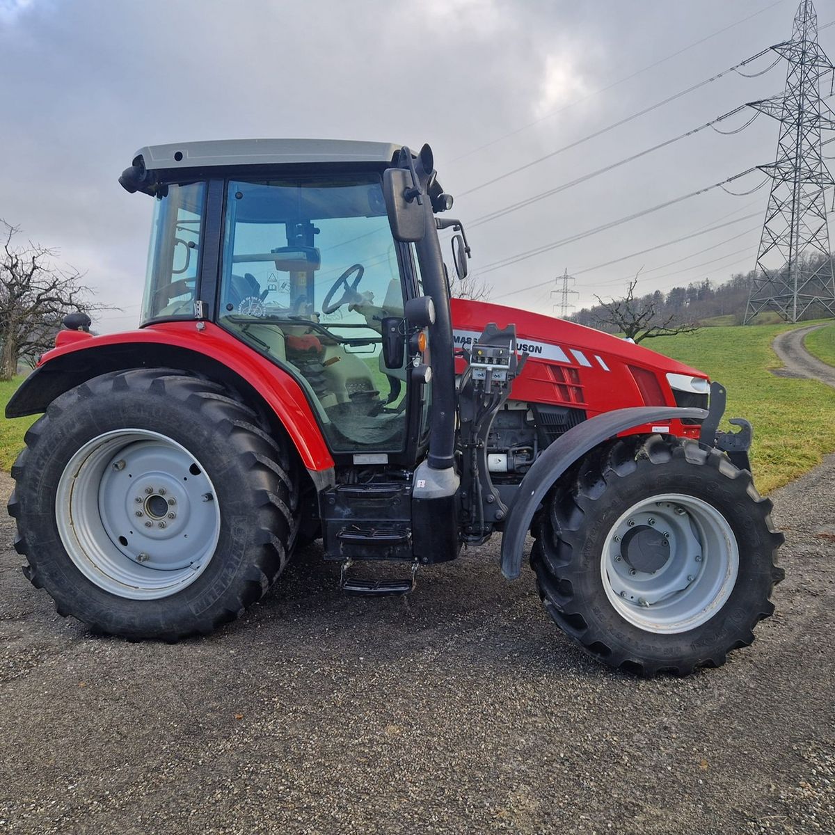 Massey Ferguson 5713 SL 3