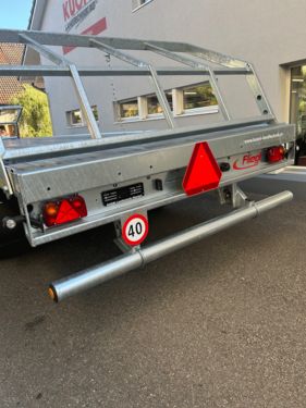 Fliegl Dreiachs-Ballenwagen DPW 180 B