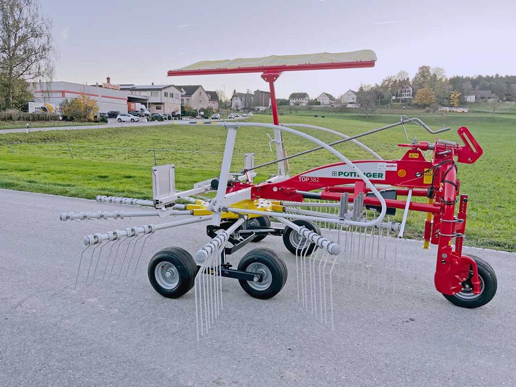 Pöttinger Kreiselschwader Top 382 2