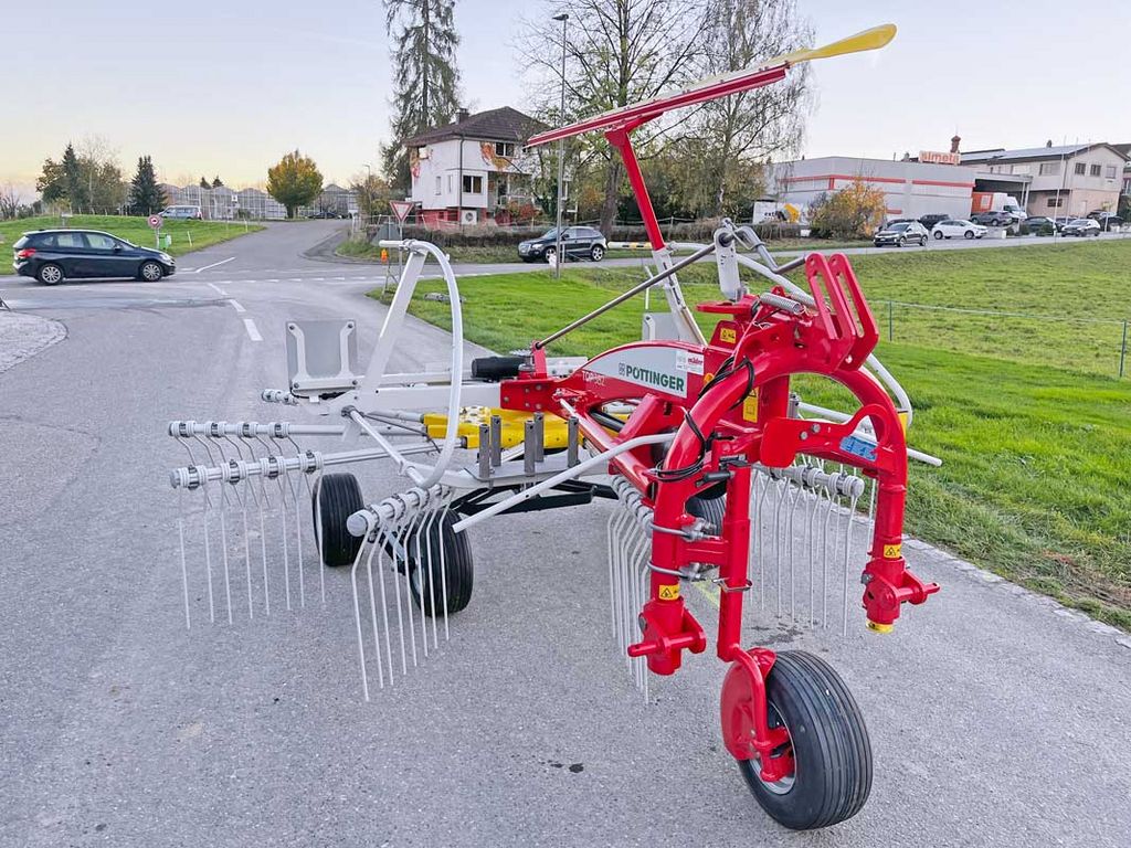 Pöttinger Kreiselschwader Top 382 3