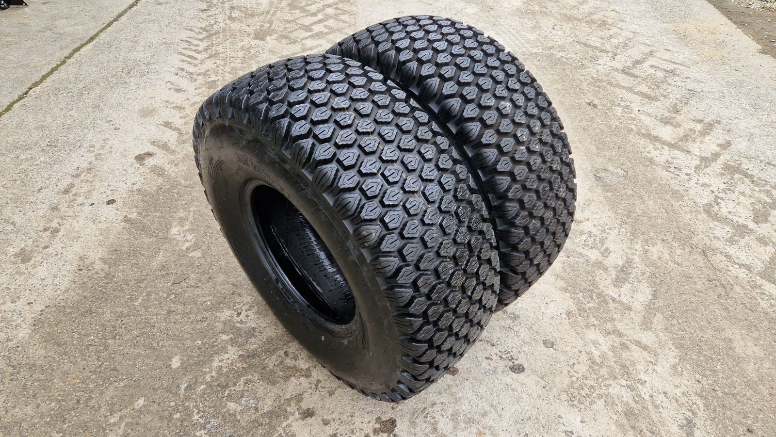 Bridgestone Pneu ohne Felge 315/75 D15 2