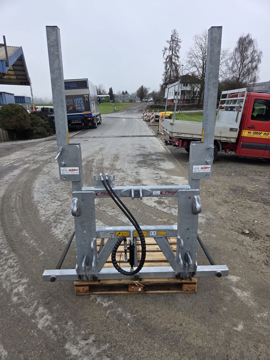 Fliegl Ballengabel Hydraulisch klappbar 3
