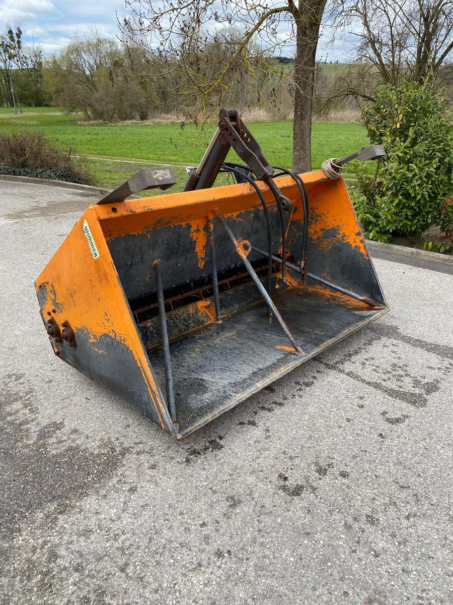 Lesnik Salzstreuer / Splittstreuer 1300L 2