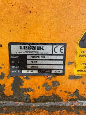 Lesnik Salzstreuer / Splittstreuer 1300L