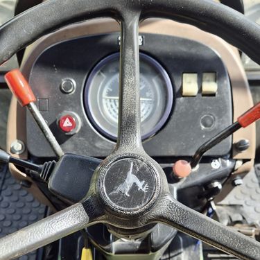 John Deere 1950 CC2 + Frontlader