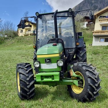 John Deere 1950 CC2 + Frontlader