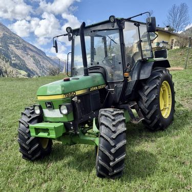 John Deere 1950 CC2 + Frontlader