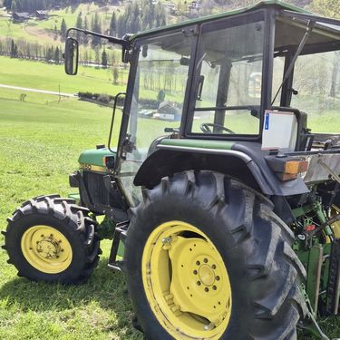 John Deere 1950 CC2 + Frontlader
