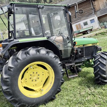 John Deere 1950 CC2 + Frontlader