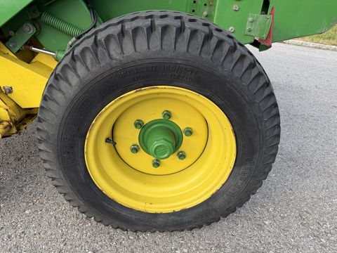 John Deere 570