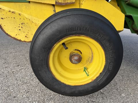 John Deere 570