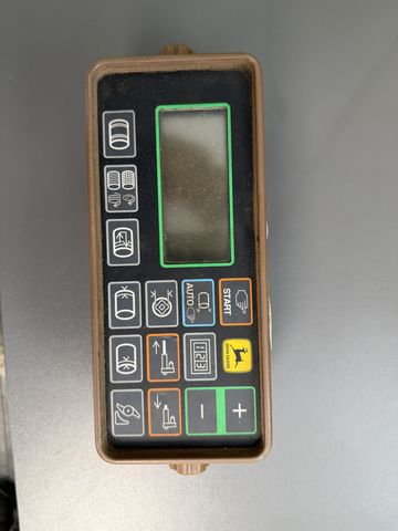 John Deere 570
