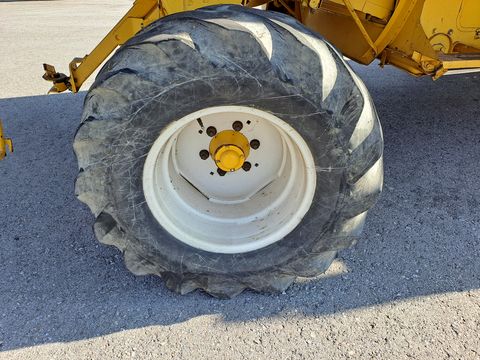 New Holland TX 65 Plus