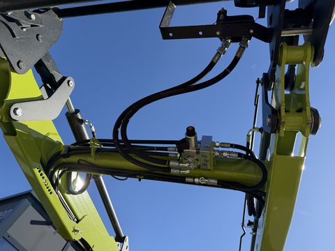 Claas ELIOS 210 + Frontlader FL40E