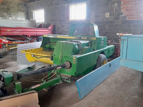 John Deere 359
