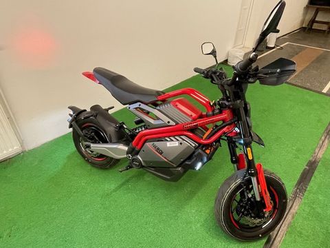 Nero Jump elektro Moped