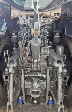 Valtra Q305