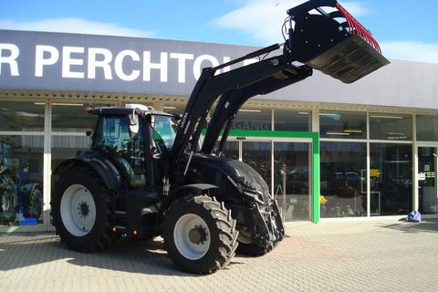 <strong>Valtra Q305</strong><br />