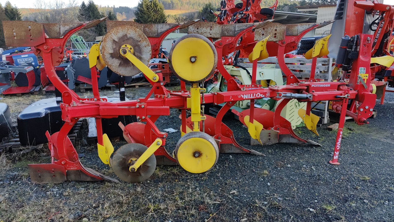 Pöttinger Servo 25 - 4 scharig 3