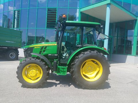 John Deere Universaltraktor 5075 E
