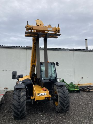 JCB 541-70