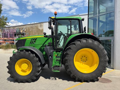 John Deere 6195M