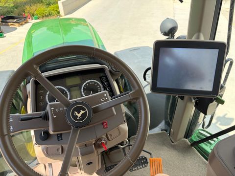 John Deere 6195M