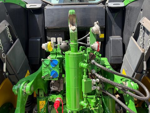 John Deere 6195M