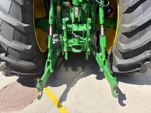 John Deere 6195M