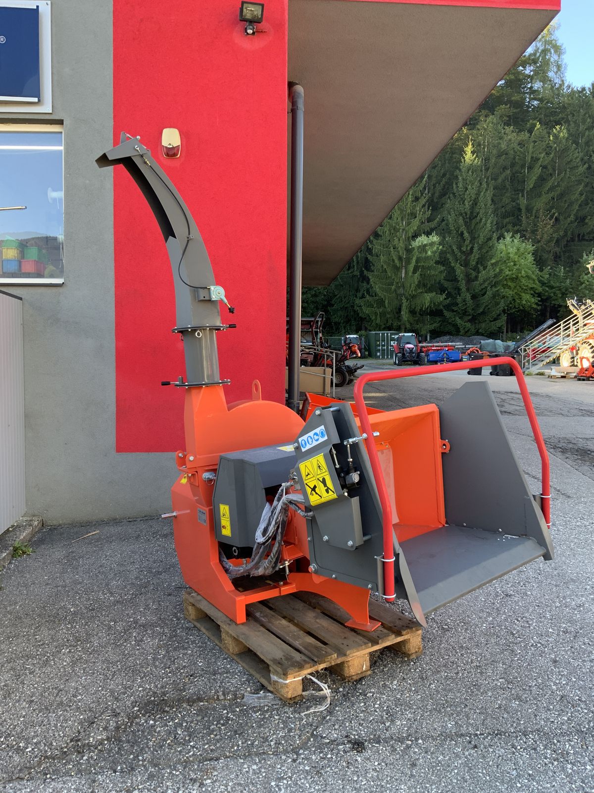 Holzhächsler mit Einzug bis 180 mm 2