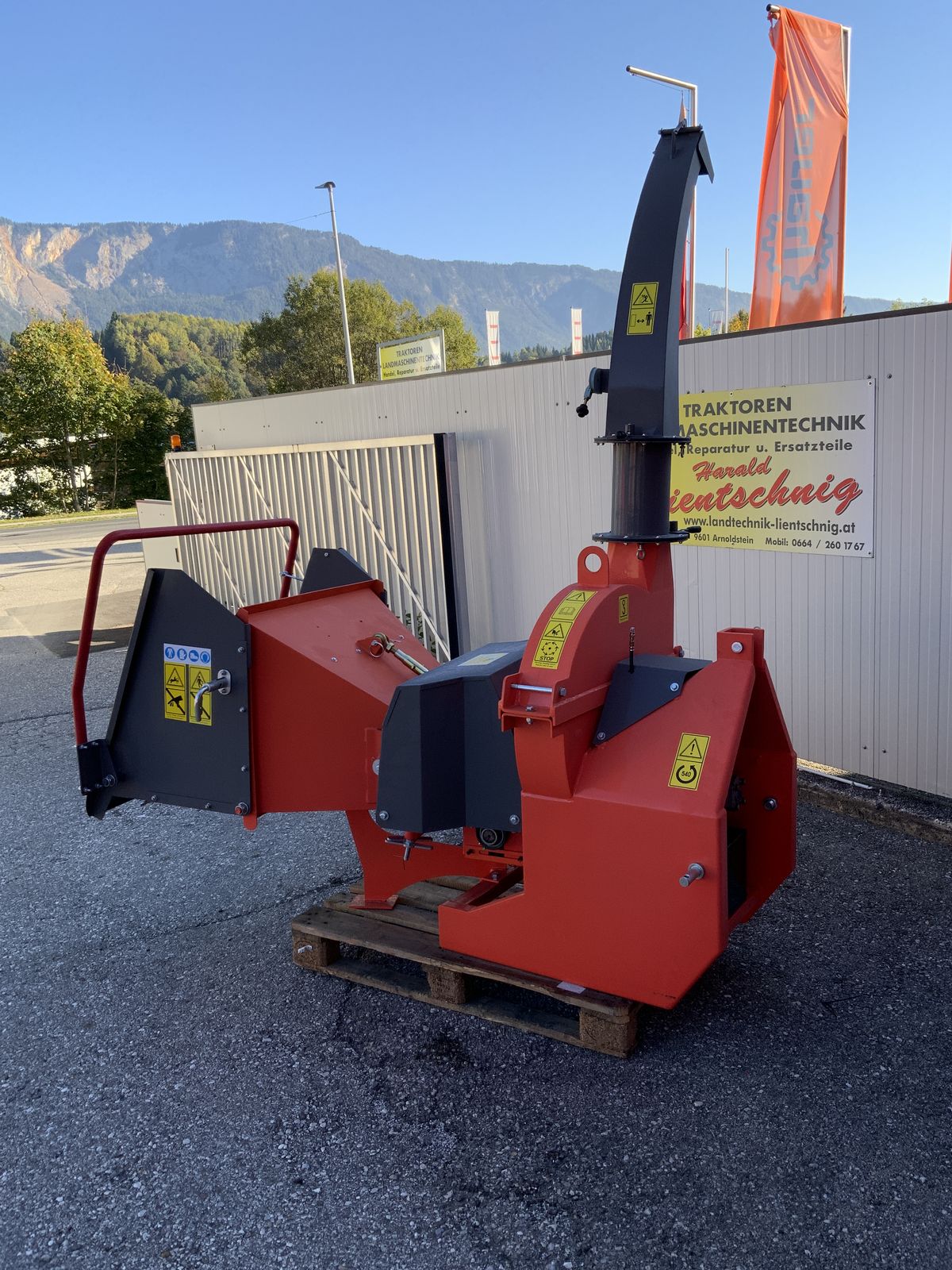 Holzhächsler mit Einzug bis 180 mm 3