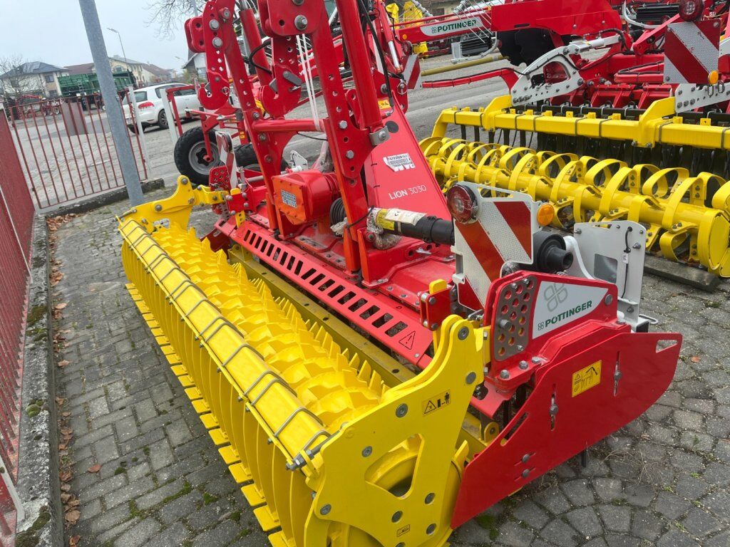 Pöttinger LION 3030 Kreiselegge Lagermaschine 10 Kreisel 2
