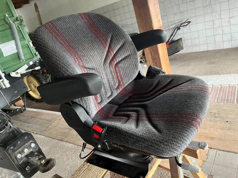 Steyr Grammer MSG93/721 12V Traktorsitz