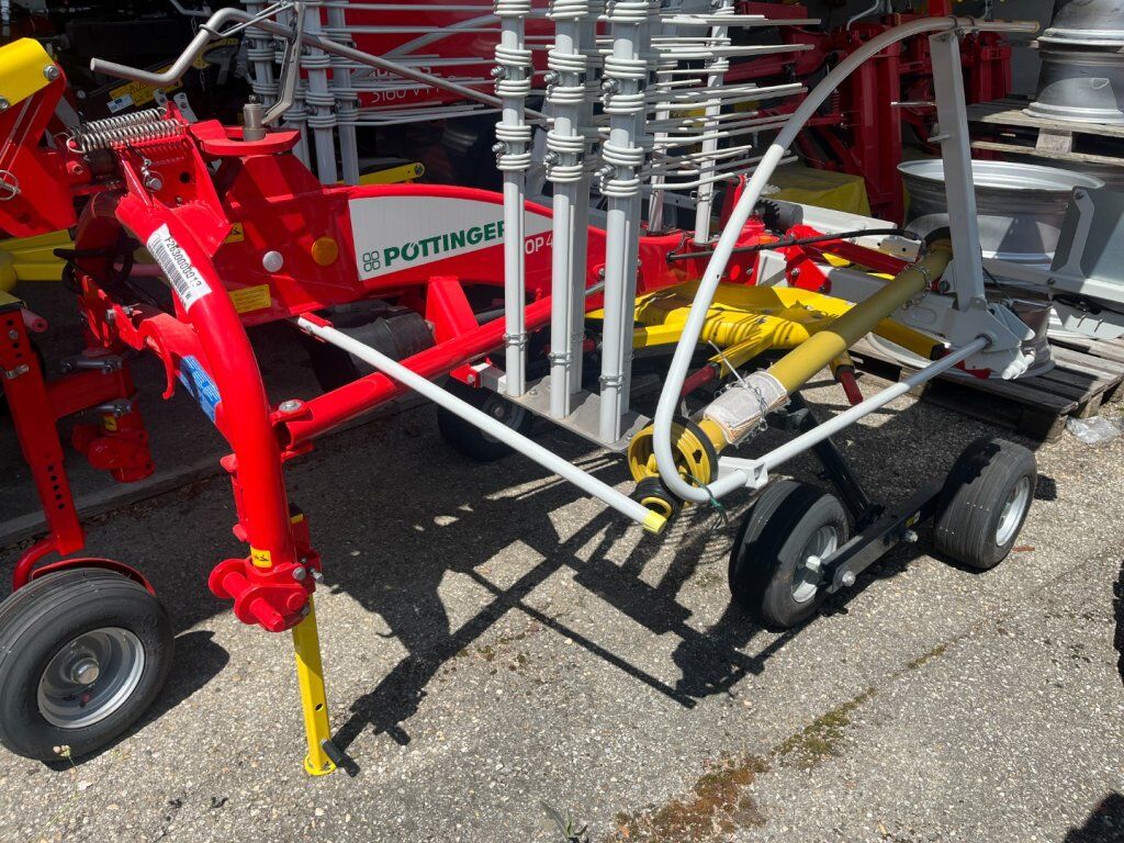 Pöttinger TOP 422 Schwadkreisel 2