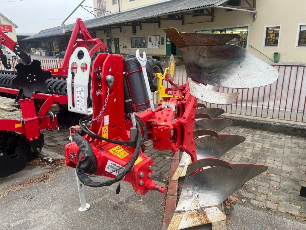 Pöttinger SERVO 3000 PLUS vierscharig Anbaupflug Vorführpf 2