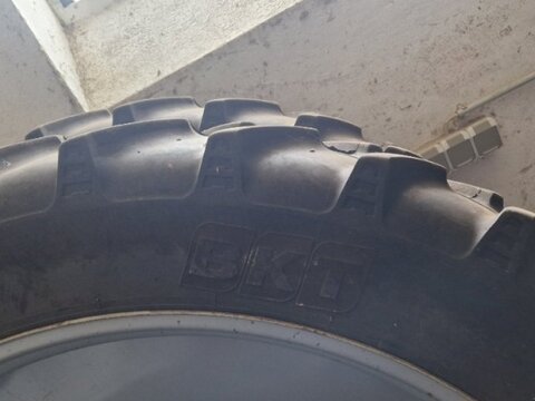 BKT 270/95R32+270/95R48 2