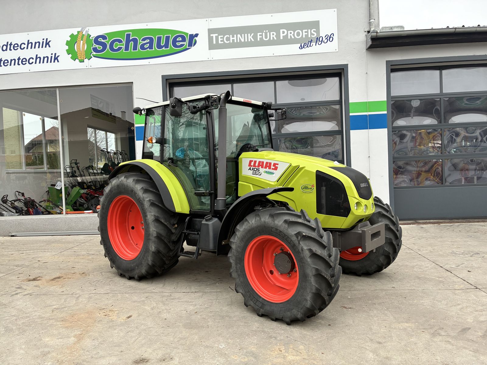 Claas Axos 330 C 1