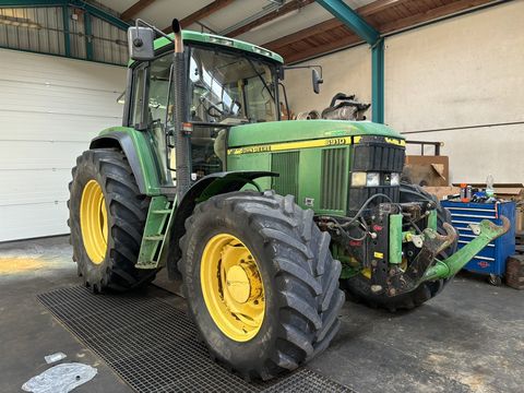 John Deere 6910