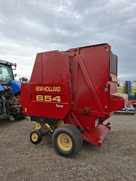 New Holland 654