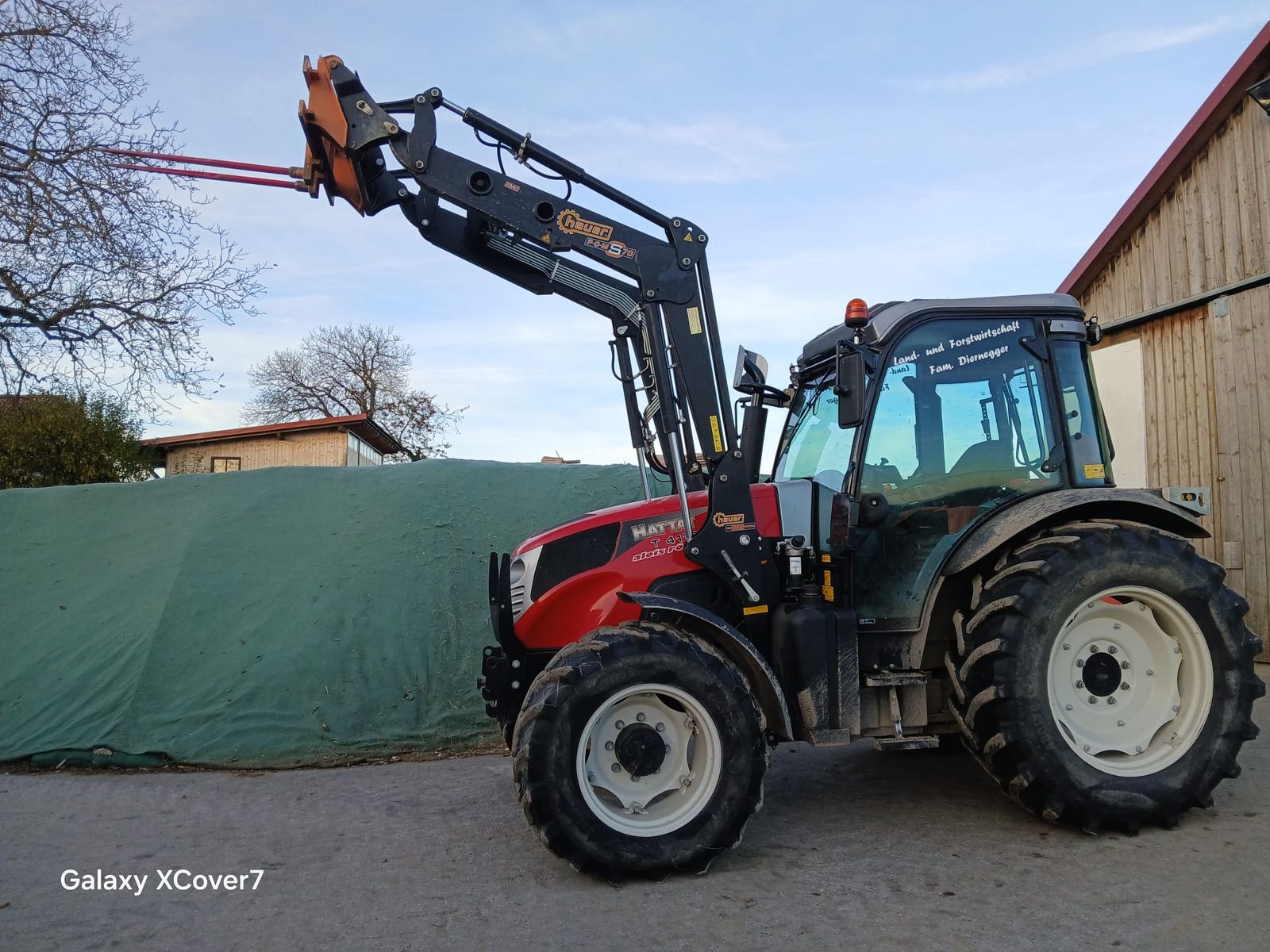 Hattat T4110 mit Frontlader 1