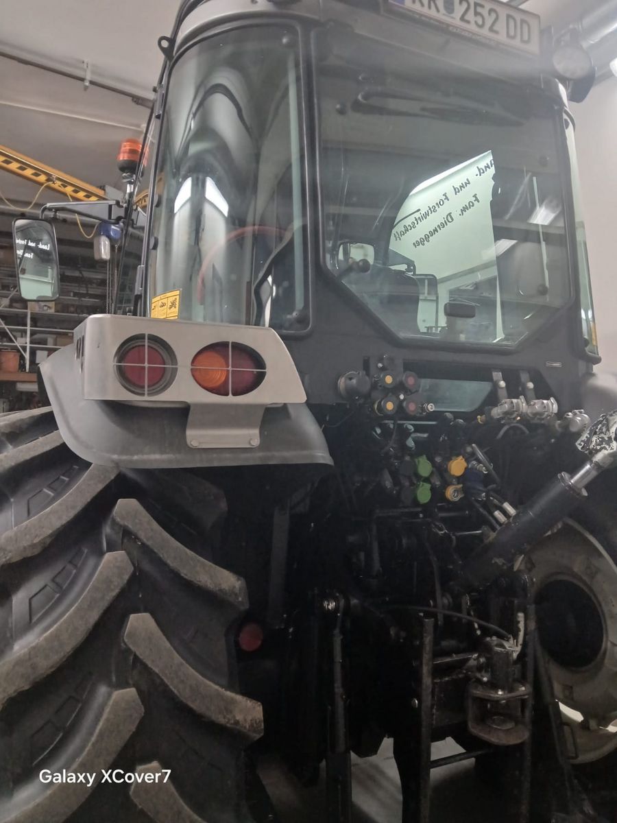 Hattat T4110 mit Frontlader 3