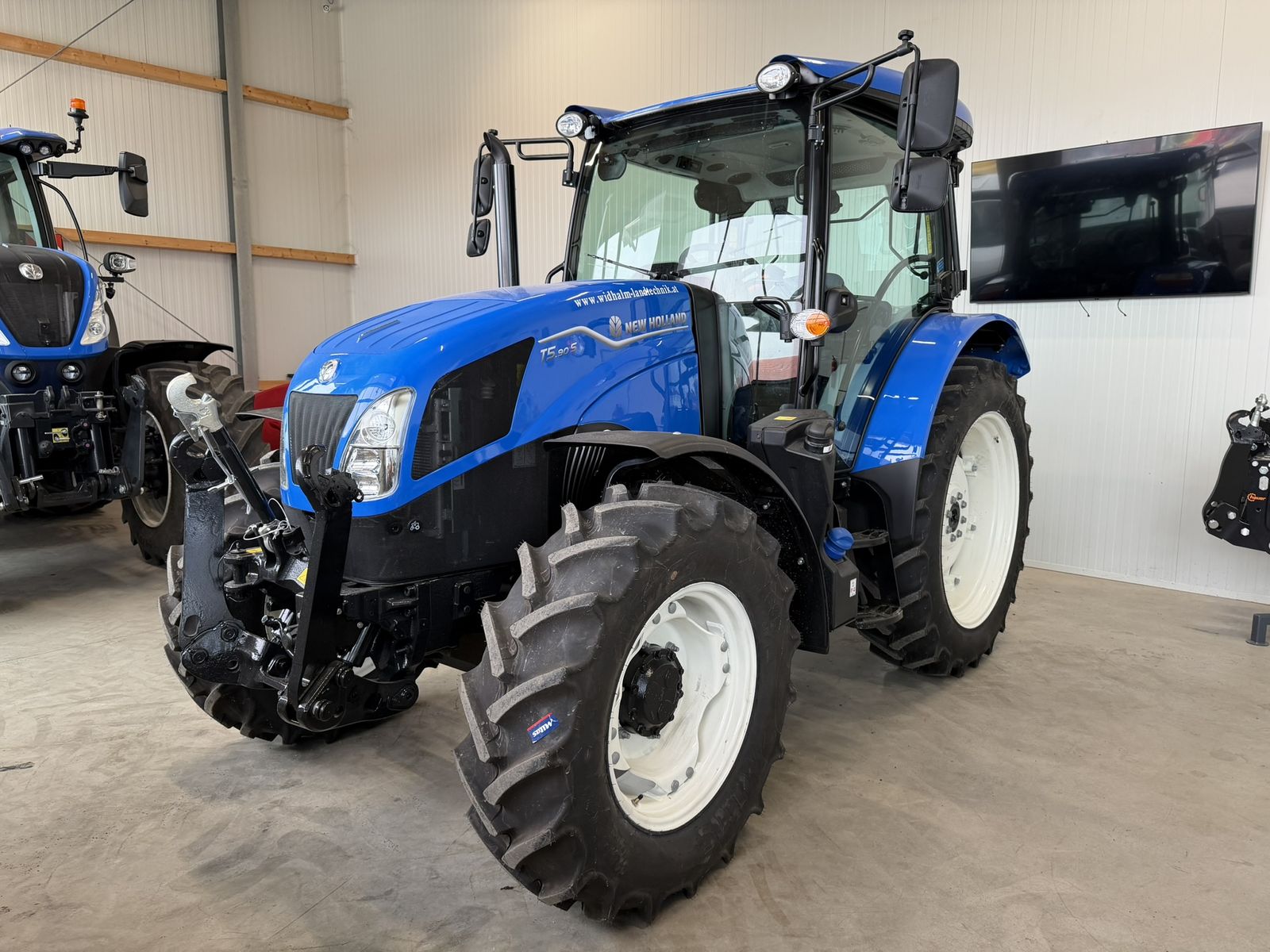 New Holland T5.90S Powershuttle 2