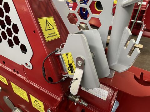 Tajfun EGV85 AHK SG mit Schildbreite 205 cm