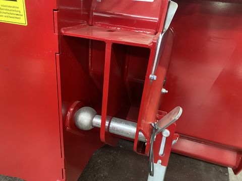 Tajfun EGV85 AHK SG mit Schildbreite 205 cm