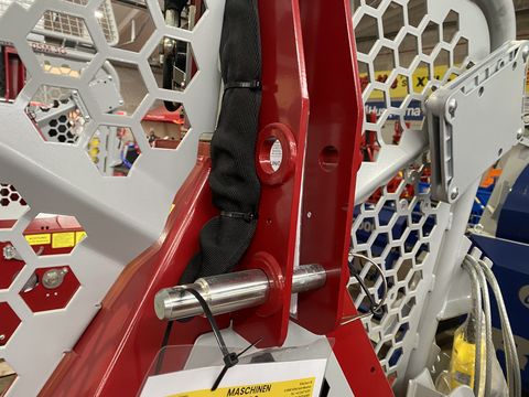 Tajfun EGV85 AHK SG mit Schildbreite 205 cm